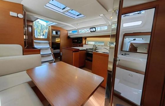 Sailboat Jeanneau Sun Odyssey 440 13m