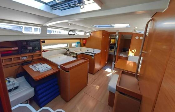 Sailboat Jeanneau Sun Odyssey 440 13m
