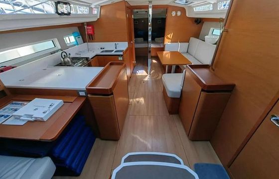 Sailboat Jeanneau Sun Odyssey 440 13m