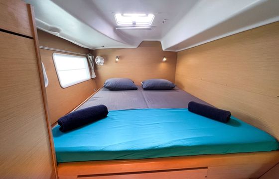 Catamaran Lagoon 380 S2 Owner Version 11.56m