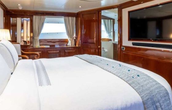 Motorboat Benetti Classic 115 1490hp