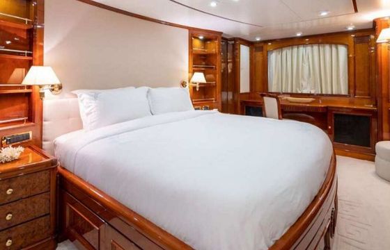 Motorboat Benetti Classic 115 1490hp
