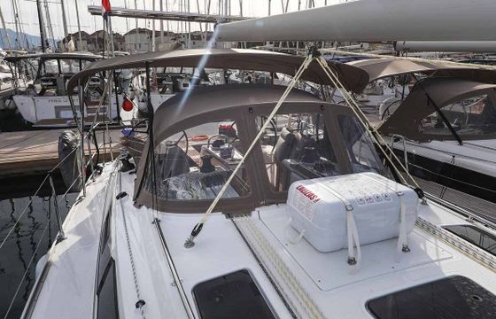 Sailboat Bavaria Yachtbau Bavaria Cruiser 37 Style 11m
