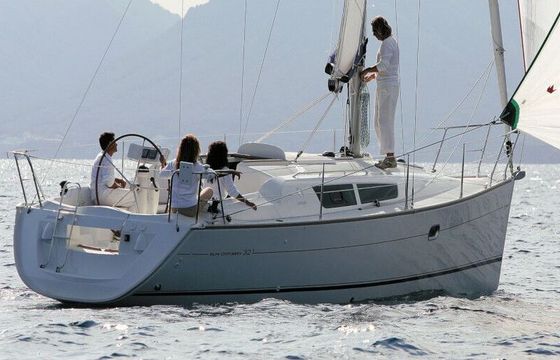 Sailboat Jeanneau Sun Odyssey 32i 9.6m