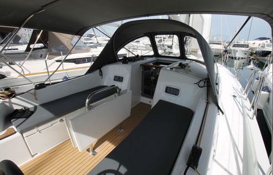 Sailboat Jeanneau Sun Odyssey 380 11m