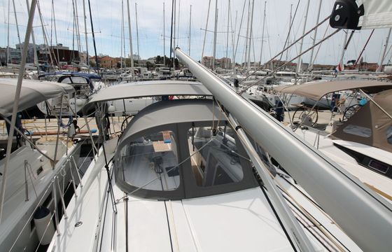 Sailboat Jeanneau Sun Odyssey 380 11m