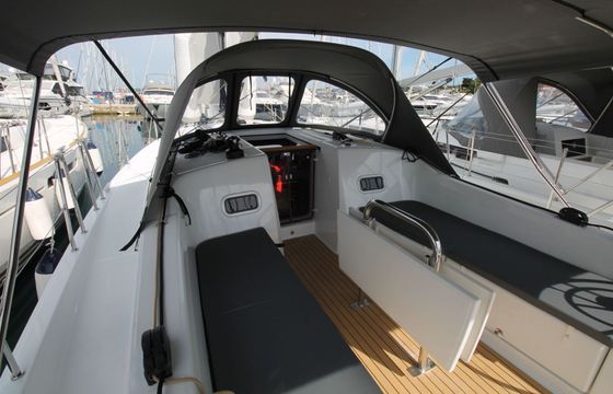 Sailboat Jeanneau Sun Odyssey 380 11m