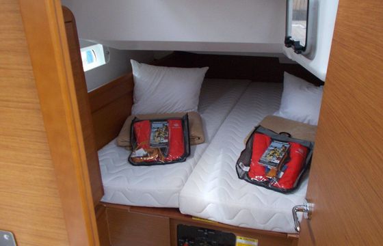 Sailboat Jeanneau Sun Odyssey 419 12m