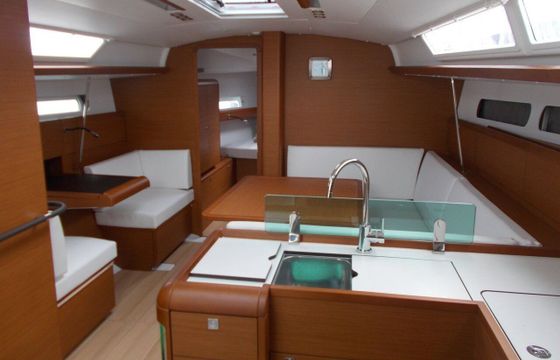 Sailboat Jeanneau Sun Odyssey 419 12m