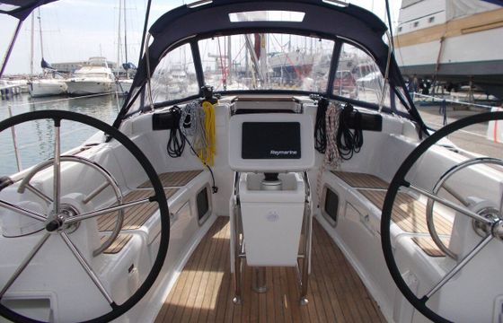 Sailboat Jeanneau Sun Odyssey 419 12m
