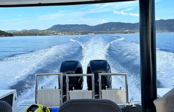Motorboat Axopar 37 Sun Top 700hp