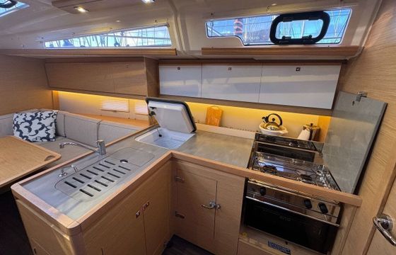 Sailboat Dufour Yachts Dufour 390 11.94m
