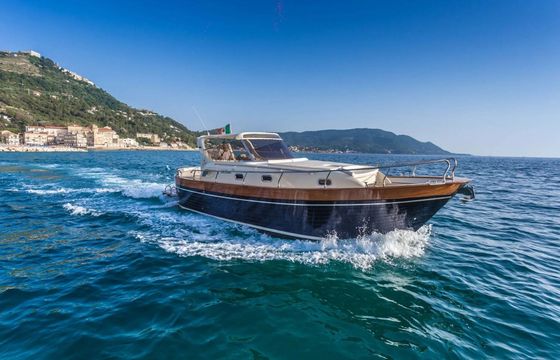 Motor yacht Di Luccia Sirio 33 300hp