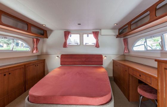 Houseboat Europa 400