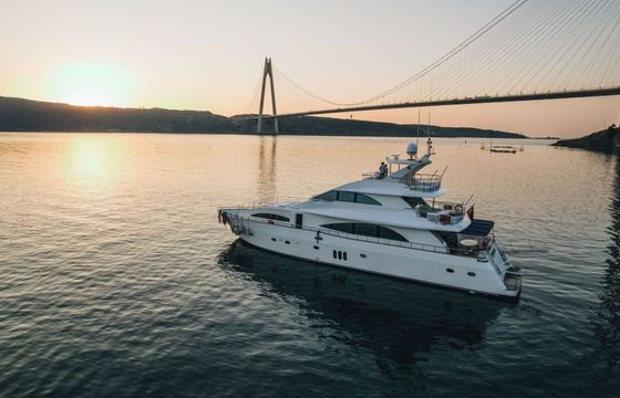Motor yacht custom-made 2010 800hp