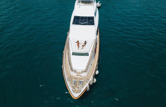 Motor yacht custom-made 2010 800hp