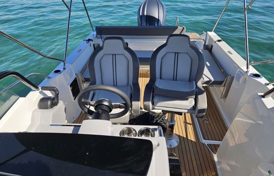 Motorboat Jeanneau Cap Camarat 7.5 Wa 300hp