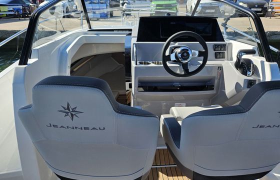 Motorboat Jeanneau Cap Camarat 7.5 Wa 300hp