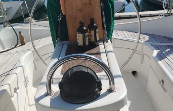 Sailboat Beneteau Océanis 351 10.4m