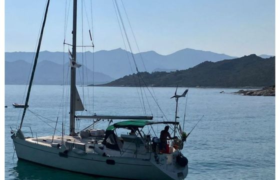 Sailboat Beneteau Océanis 351 10.4m