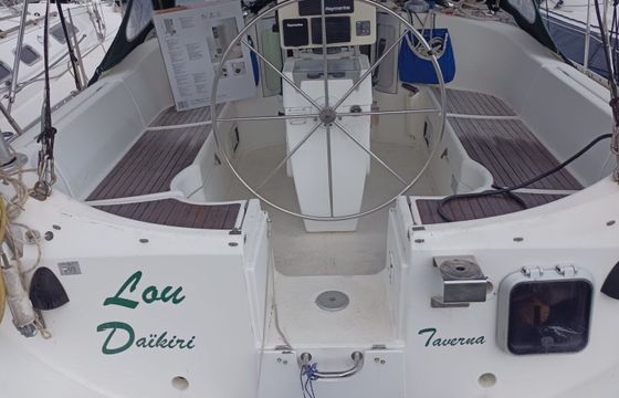 Sailboat Beneteau Océanis 351 10.4m