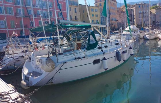 Sailboat Beneteau Océanis 351 10.4m