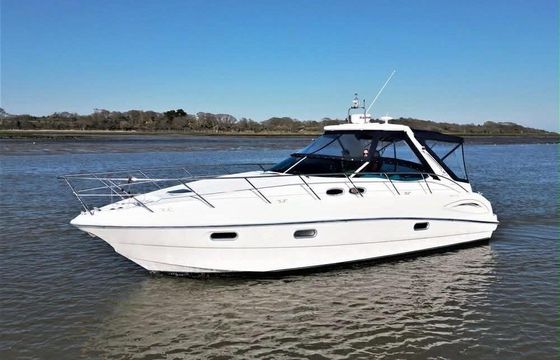 Motorboat Sealine S 38 600hp