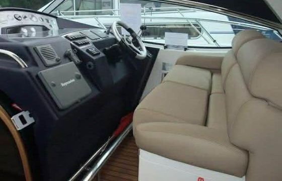 Motorboat Sealine S 38 600hp