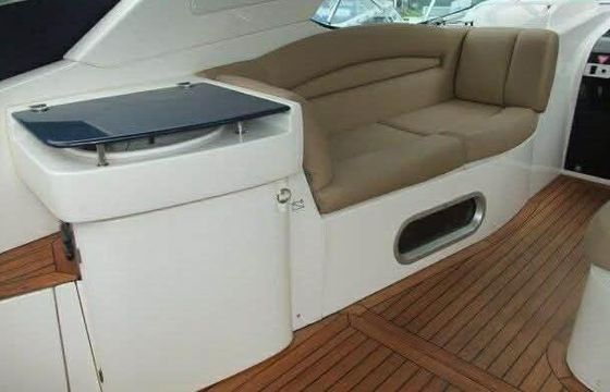 Motorboat Sealine S 38 600hp