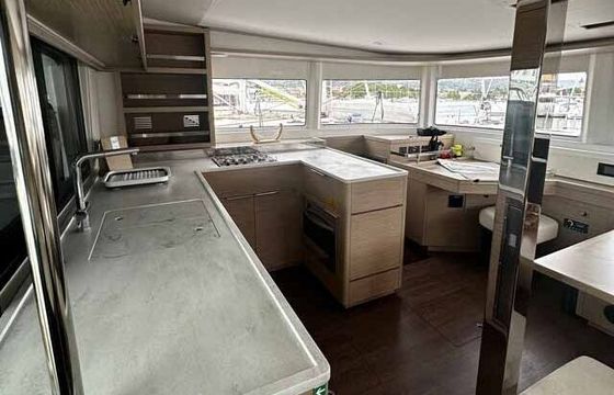Catamaran Lagoon-Bénéteau Lagoon 46 - 4 + 2 cab. 13m