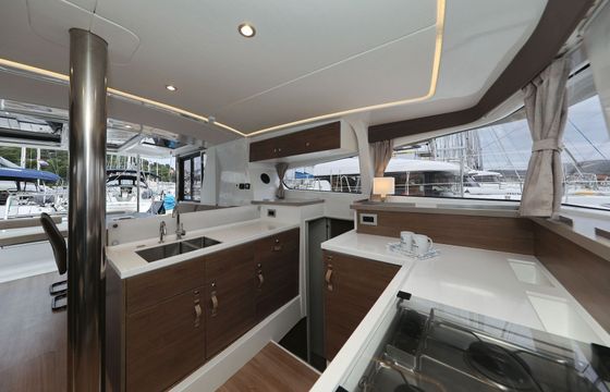 Catamaran Catana Group Bali 4.2 - 4 + 1 cab. 12m