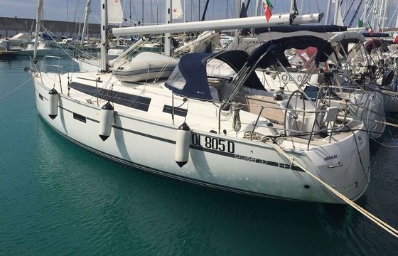 Sailboat BAVARIA CRUISER 37 11.3m