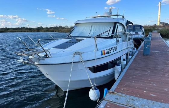 Motorboat Bénéteau Antares 9 400hp