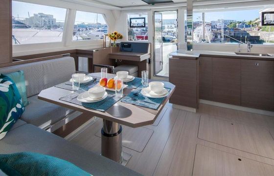 Catamaran Moorings 4200/3 12m