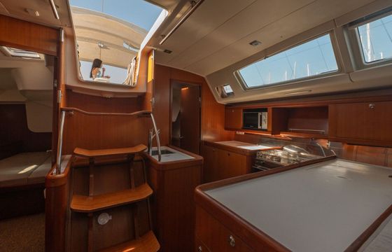 Sailboat Beneteau Oceanis 50 15.1m