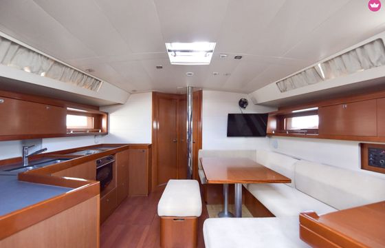 Sailboat Beneteau Oceanis 45 13.85m