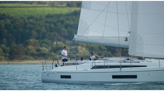 Sailboat Oceanis 40.1 12m
