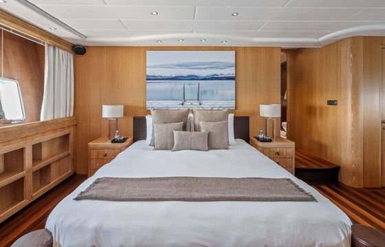 Motor yacht Mangusta 108 5500hp