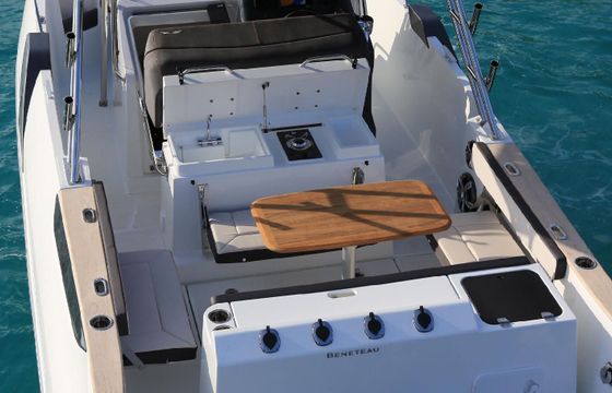 Motorboat Beneteau Flyer 8.8 400hp