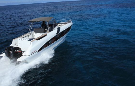 Motorboat Beneteau Flyer 8.8 400hp