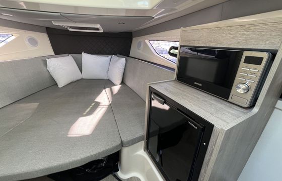 Motorboat Quicksilver Activ 875 Sundeck 450hp