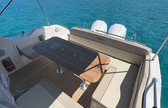 Motorboat Quicksilver Activ 875 Sundeck 450hp