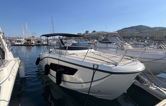 Motorboat Quicksilver Activ 875 Sundeck 450hp