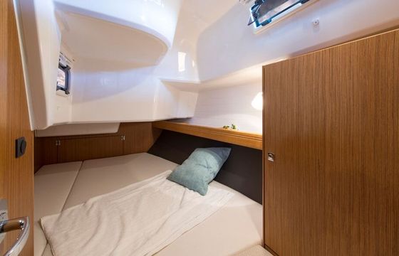 Sailboat BAVARIA Cruiser 37 R 11.3m