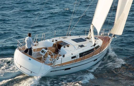 Sailboat BAVARIA Cruiser 37 R 11.3m