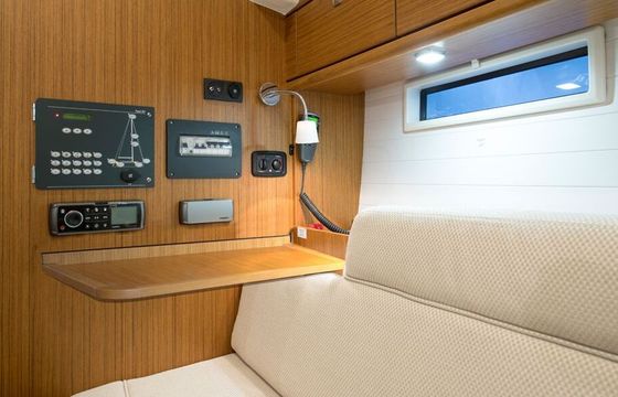 Sailboat BAVARIA Cruiser 37 R 11.3m
