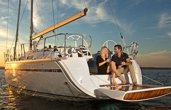 Sailboat BAVARIA Cruiser 37 R 11.3m