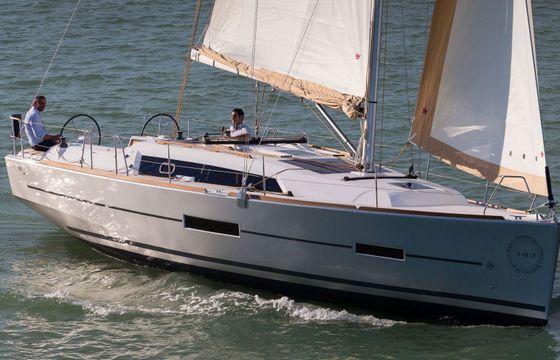 Sailboat DUFOUR DUFOUR 382 11.23m