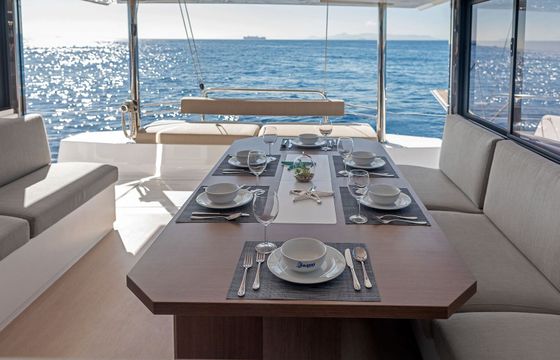 Catamaran Catana Group Bali 4.6 - 5 + 1 cab. 14m