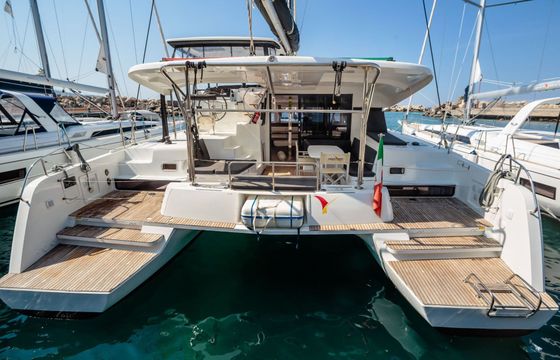 Catamaran LAGOON 42 12.8m